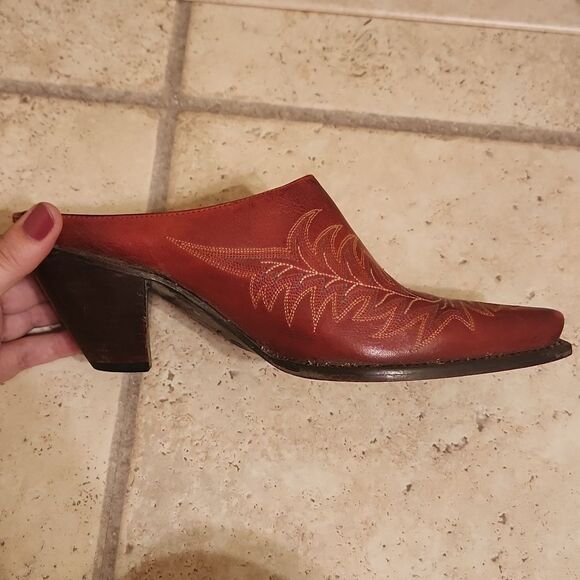 Charlie 1 Horse Red Embroidered Leather Heeled Mules Made in Brazil Size 7.5 - Picture 13 of 13